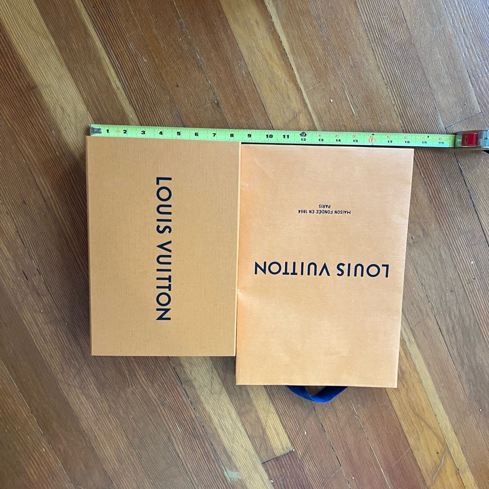 AUTHENTIC Louis Vuitton shopping bag and big (with ties and tissue)